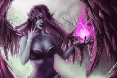 Mujer con alas y fuego violeta