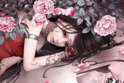 Chica acostada en el piso con tatuaje y flores