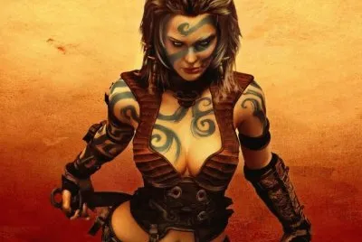 Mujer guerrera con tatuajes