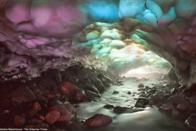 Cueva de hielo. Kamchatka