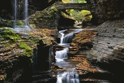 watkins-glen-gorge-rainbow-bridge-new-york