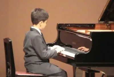 Tocando piano jigsaw puzzle