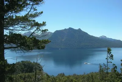 Lago Nahuel Huapi. RÃ­o Negro/NeuquÃ©n. Argentina