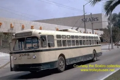 TROLEBÃšS FRENTE A PLAZA UNIVERSIDAD. jigsaw puzzle