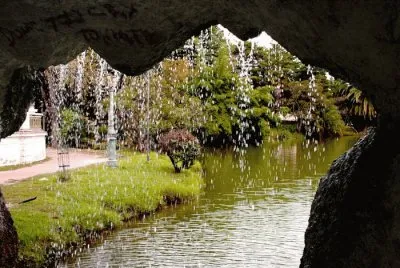 Gruta en La Plata. Buenos Aires. Argentina jigsaw puzzle