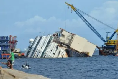 ENDEREZANDO AL COSTA CONCORDIA. jigsaw puzzle