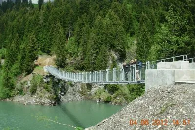 פאזל של Bridge over alpin lake (Fr)