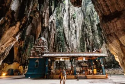 Cuevas de Batu. Malasia jigsaw puzzle
