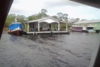 Casas Flutuantes no Rio Negro - AM