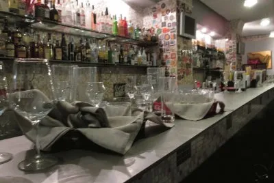 Hermoso bar dentro del restaurante