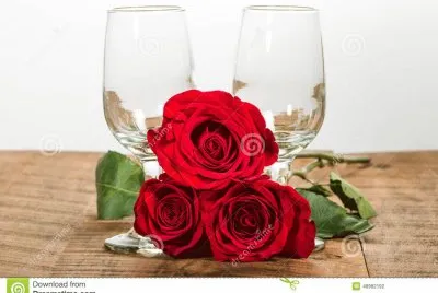 copas y rosas rojas