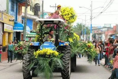 imagen tractor con flores