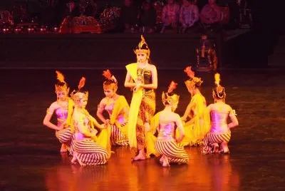 classical indionesian theater jigsaw puzzle