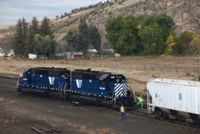 MRL 840 works Logan with a pair of MRL 262-MRL 263