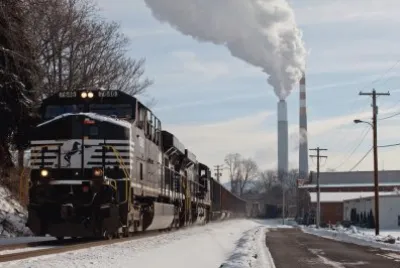 NS 7646 ES40DC leading NS 561 coal