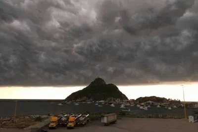 Formacion de Tormenta sobre el Faro de Mazatlan jigsaw puzzle