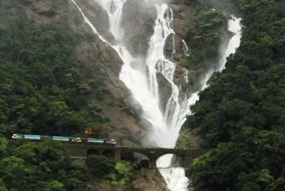 Catarata de Dudhsagar. India