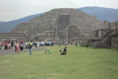calzada de los muertos-teotihuacan