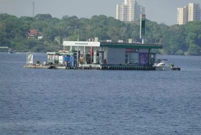 Posto de Combustível Flutuante - Manaus - AM