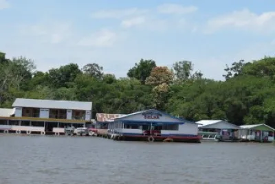 Casas e Restaurante Flutuante em Manaus = AM