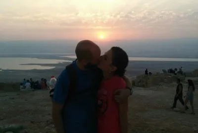 ×–×¨×™×—×” ×‘×ž×¦×“×”