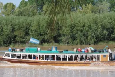 Lancha colectivo en el ParanÃ¡ GuazÃº. Buenos Aires. Argentina