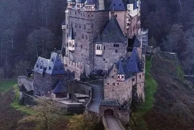 599