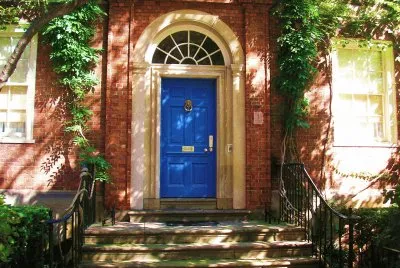 Puerta azul