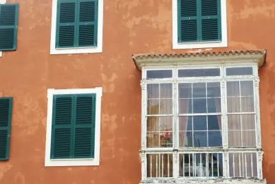 Casa y ventana