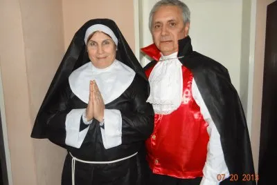 LA MONJA Y DRACULA