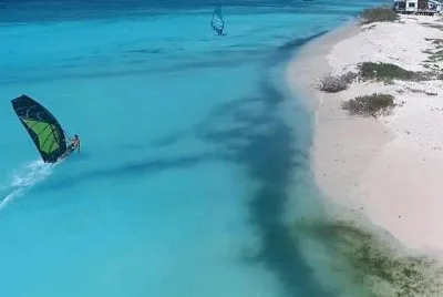 Windsurfeando en un maravilloso mar