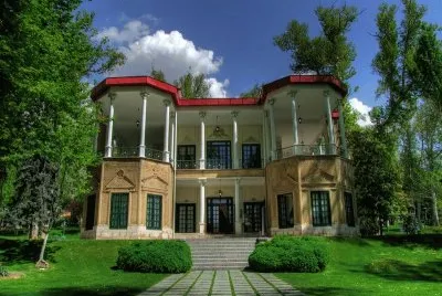 פאזל של niavaran palace