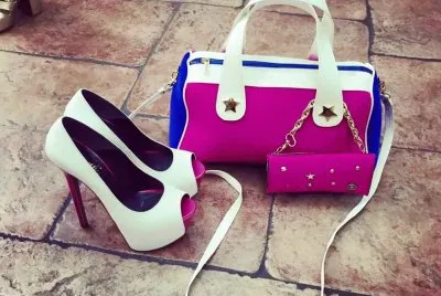blanco con bolso