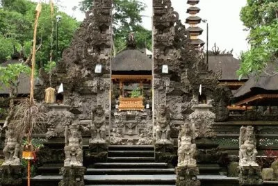 gunung lebah temple