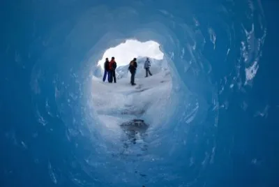 TÃºnel de hielo en la Patagonia Argentina jigsaw puzzle