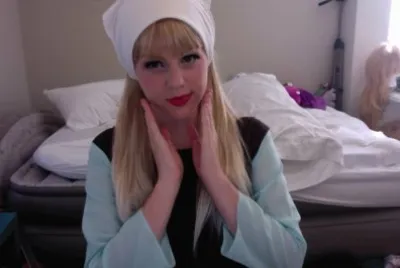 enamorada pensando en el jigsaw puzzle