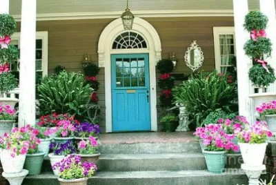 Gorgeous Flowery Entry
