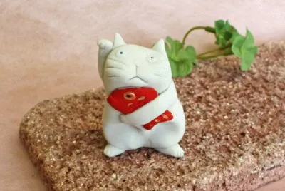 Kitty Sculpture