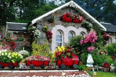 Charming Cottage with Beautiful Garden jigsaw puzzle