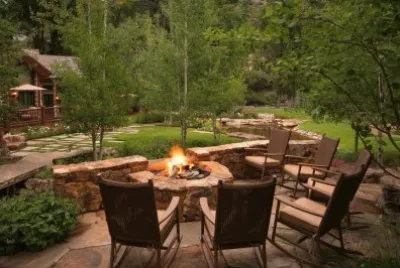 Comfy Garden Retreat with Firepit