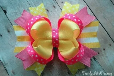 moÃ±o con amarillo