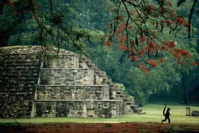 maya-tomb-honduras-garrett_25994_600x450444