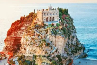 Santuario Santa MarÃ­a dell 'Isola-Tropea-Italia