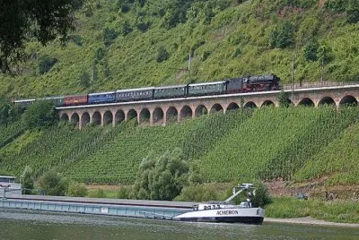 trains (8)
