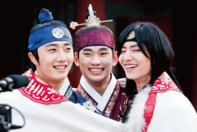 פאזל של the moon that embraces the sun