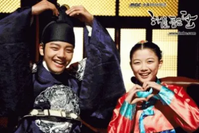 פאזל של the moon that embraces the sun
