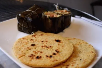 tamal y arepa