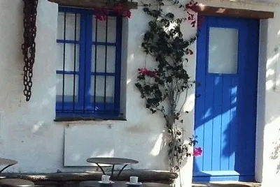 Puerta azul