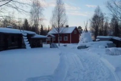 Vecindario nevado en Laponia