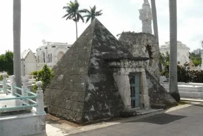 PanteÃ³n MasÃ³n necrÃ³polis de ColÃ³n. La Habana
